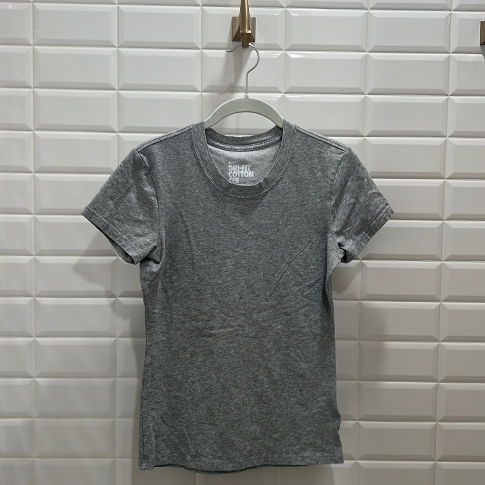 Nike size small, dry, fit T-shirt cotton